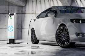 Foto: Elektroauto mit Ladesäule